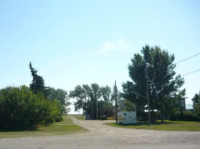Gravel street intersection in Penzance